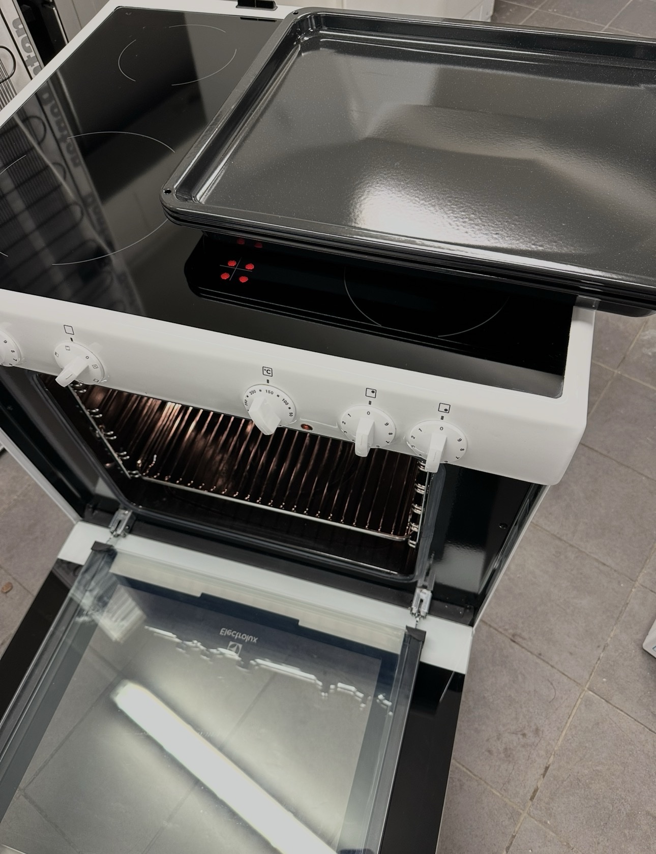 Electrolux spis med keramikhäll – 70 cm – Begagnad - Bild 3