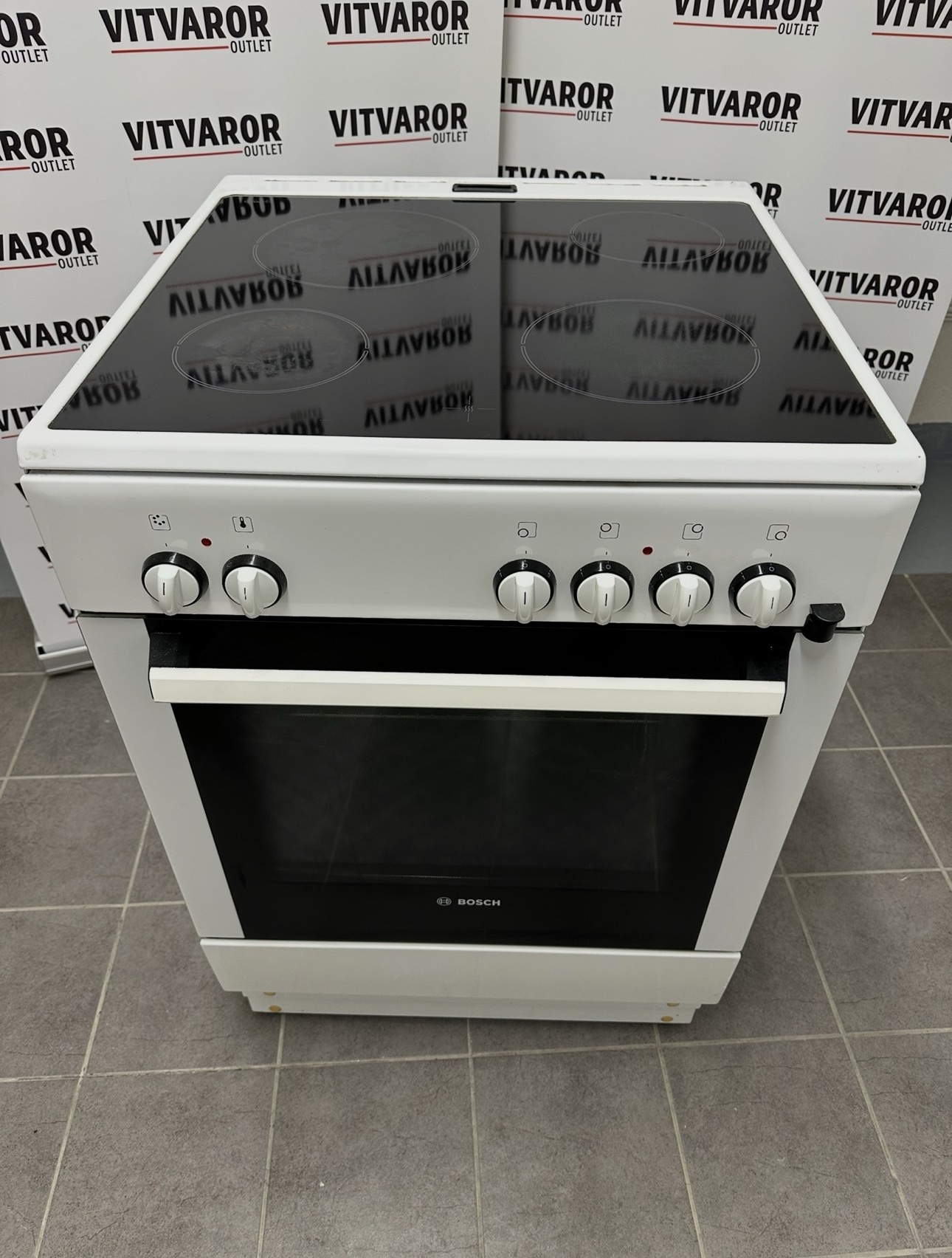 Bosch spis med glaskeramikhäll – 60 cm – 1950 kr. begagnade