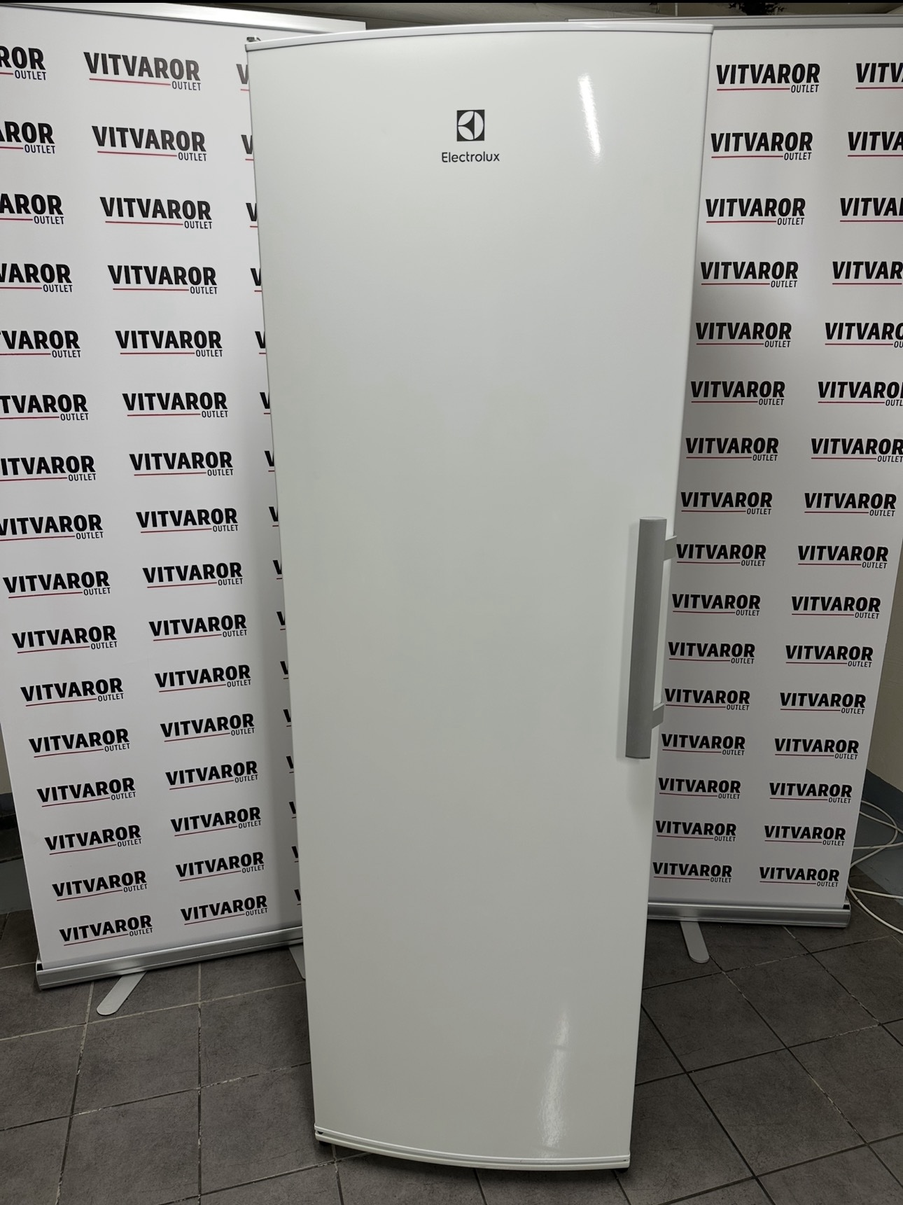 Electrolux frysskåp (modell EUF2745AOW) i mycket bra skick