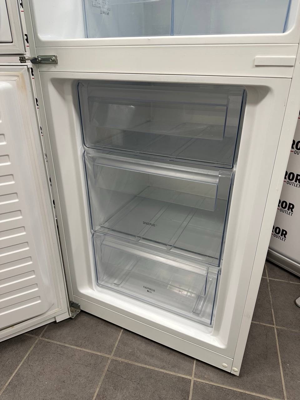 Begagnad Electrolux kyl/frys i vit färg säljes 174 cm höjd - Bild 7