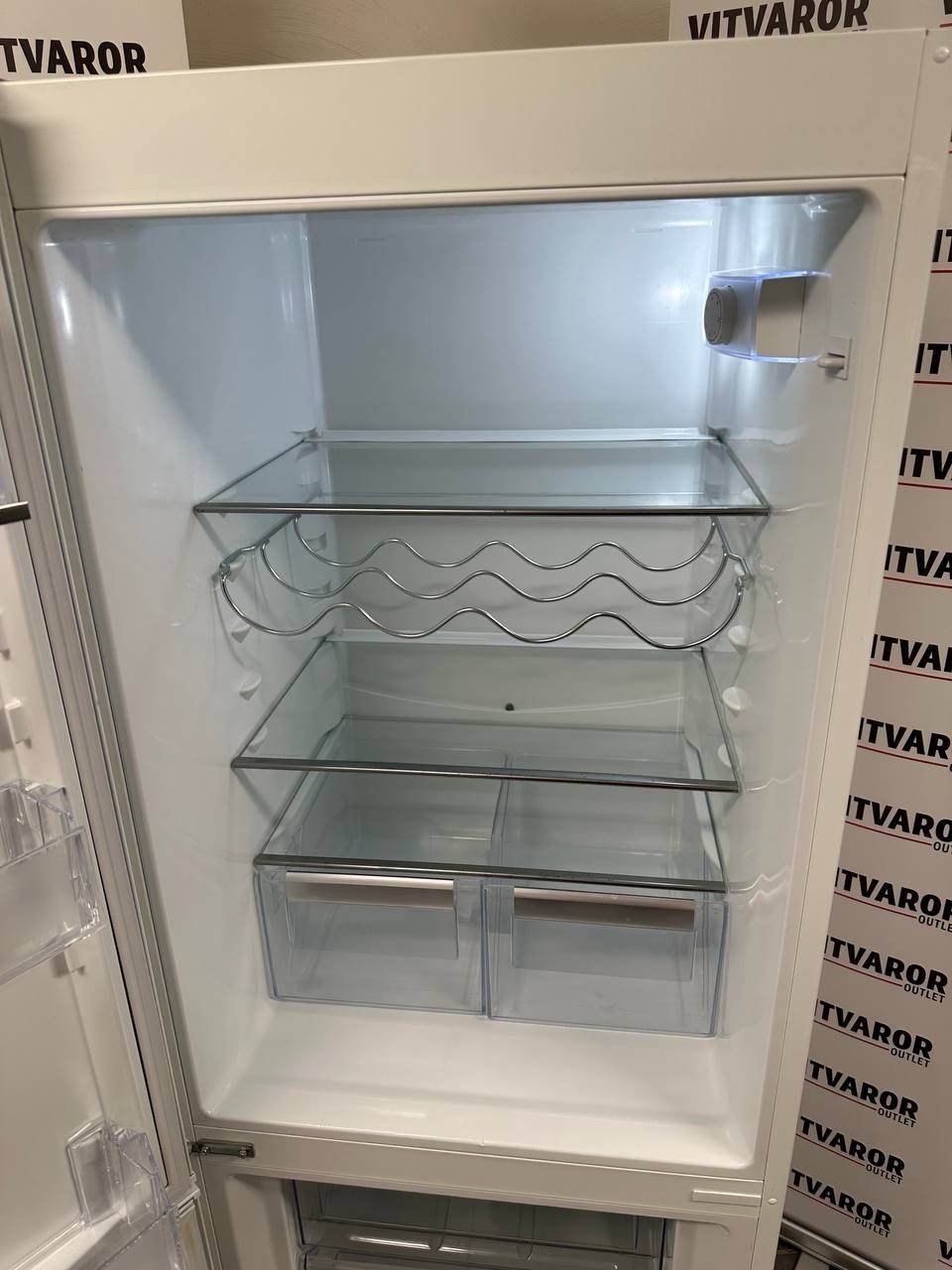 Begagnad Electrolux kyl/frys i vit färg säljes 174 cm höjd - Bild 6