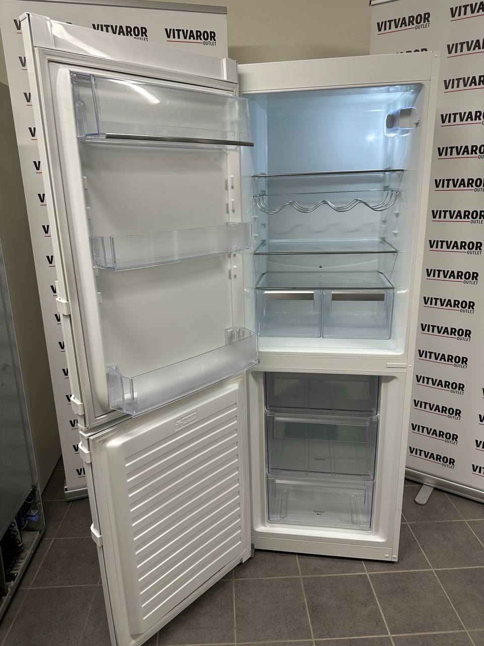 Begagnad Electrolux kyl/frys i vit färg säljes 174 cm höjd - Bild 4