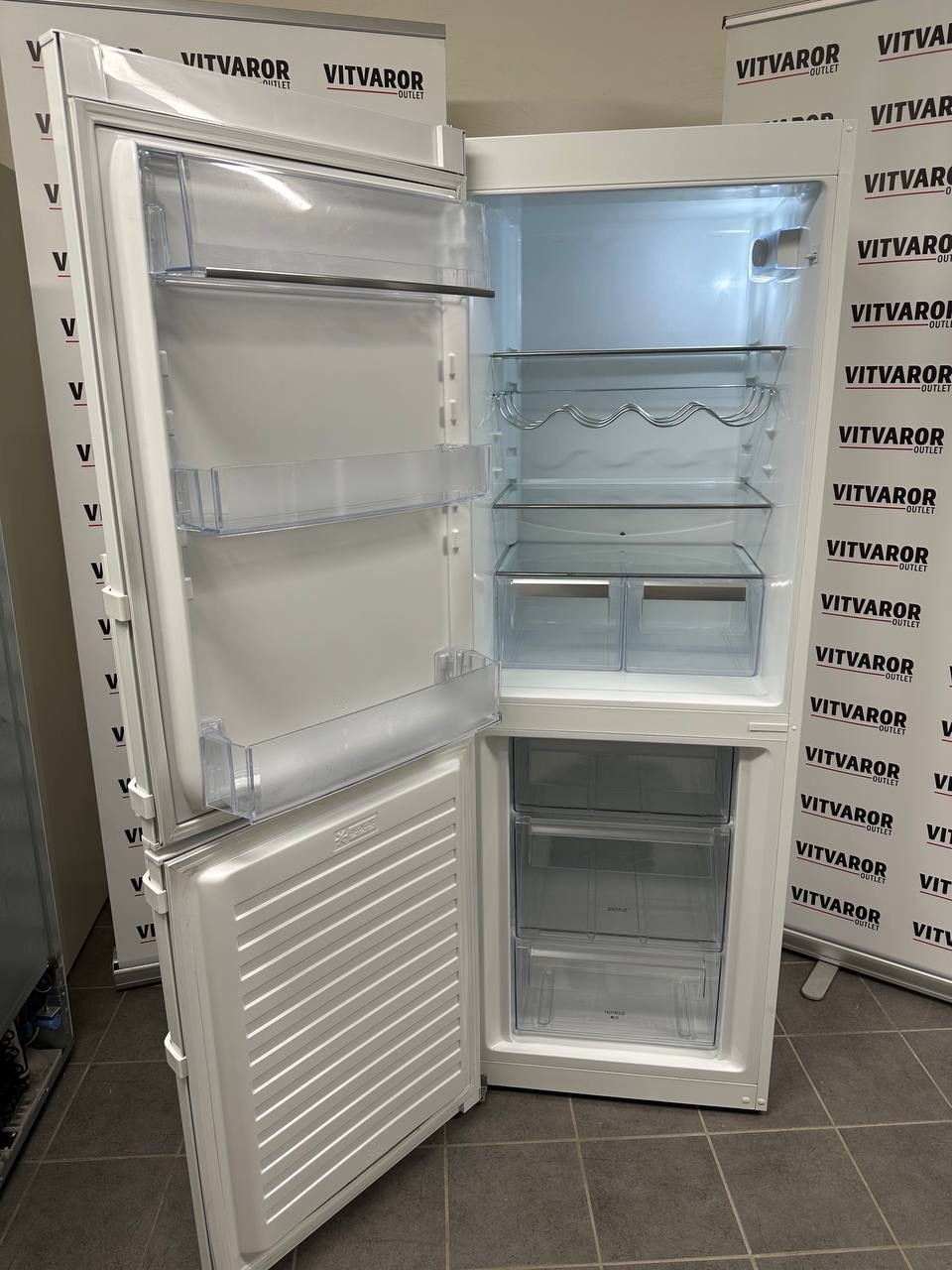 Begagnad Electrolux kyl/frys i vit färg säljes 174 cm höjd - Bild 3