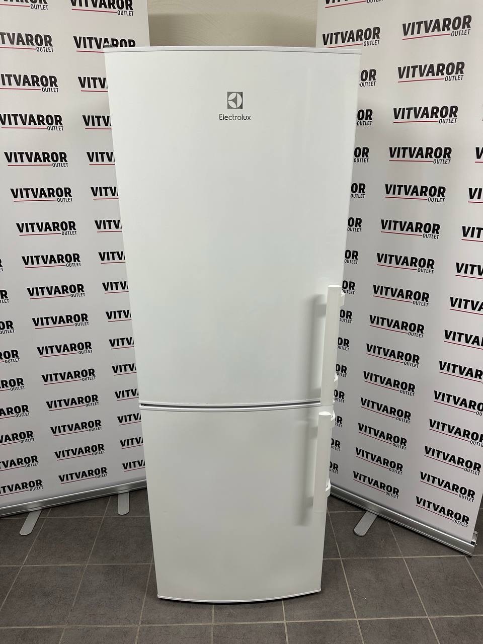 Begagnad Electrolux kyl/frys i vit färg säljes 174 cm höjd