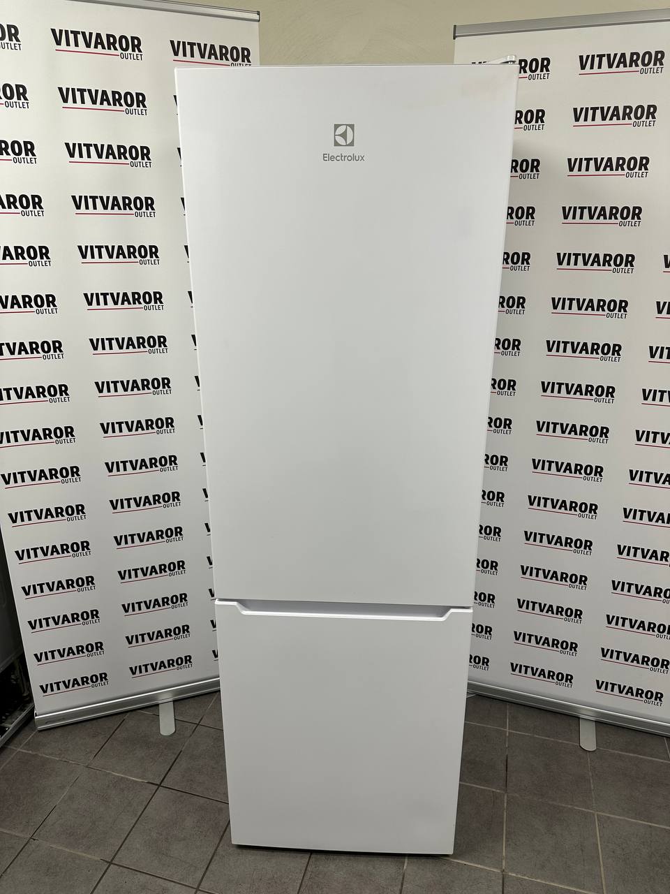 Begagnad Electrolux Kyl/Frys 339L DynamicAir
