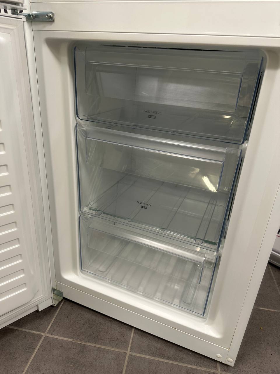 Begagnad Electrolux LNT5NF33W3 Kyl/Frys 220/72L Vit - Bild 7
