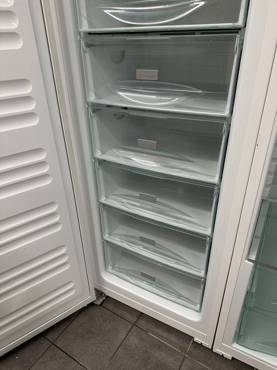 Miele kyl & frys i par – NoFrost – 5 900 kr - Bild 12
