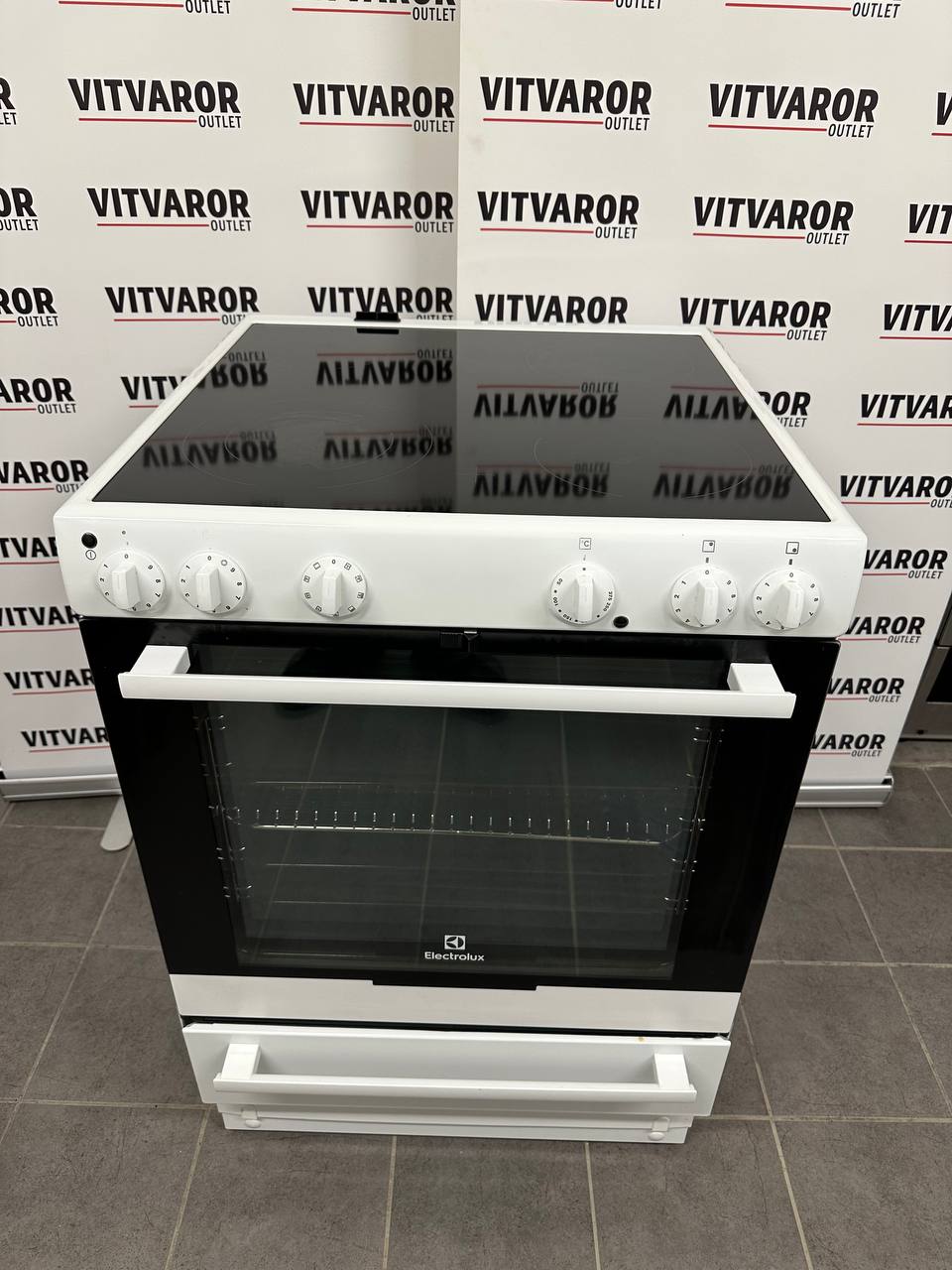 Electrolux EKC6051BOW glaskeramikspis 60 cm med varmluftsugn i mycket fint begagnat skick