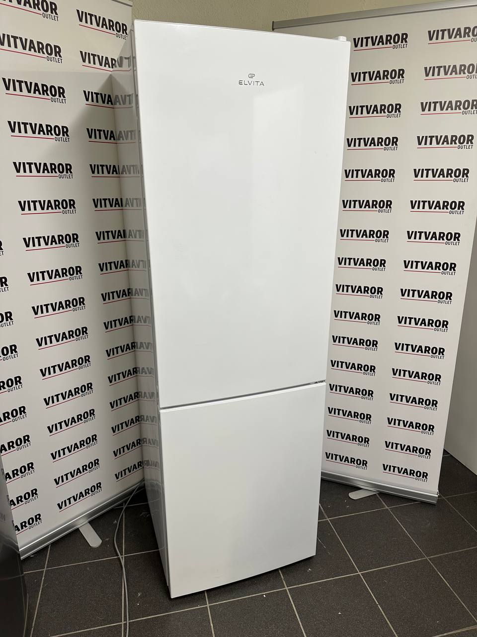 Elvita K60367H kombinerad kyl och frys framifrån