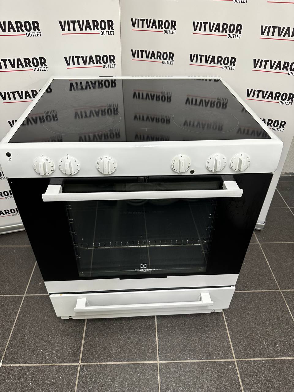 Electrolux EKC7051BOW spis framifrån