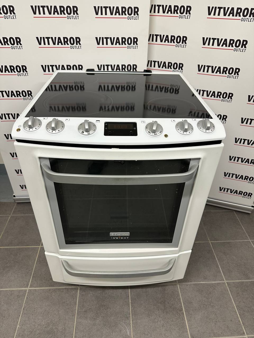 Begagnad Electrolux EKC60154 keramisk spis framifrån