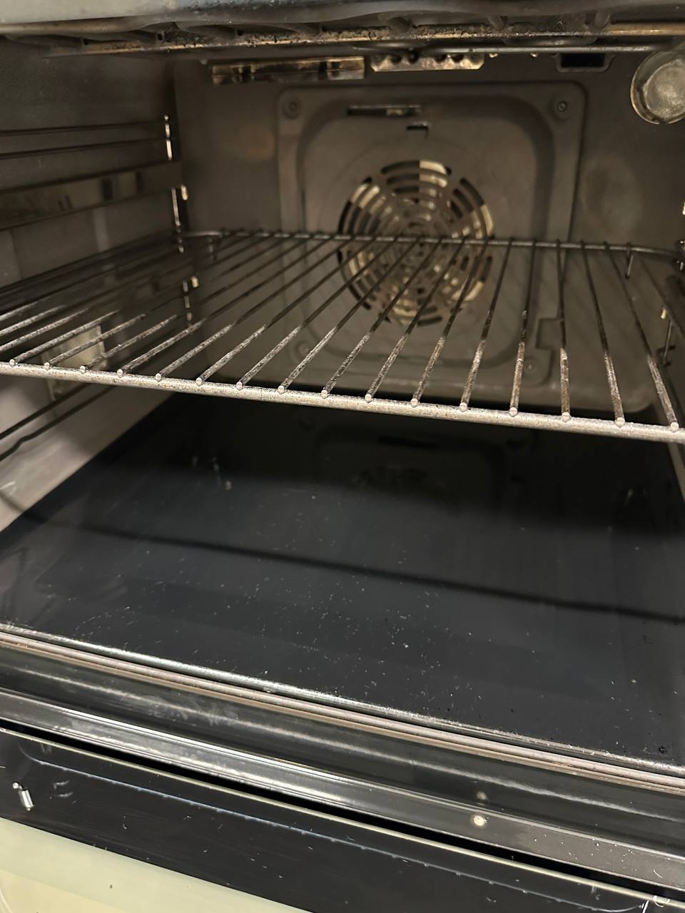 Varmluftsugn i Electrolux EKC60154