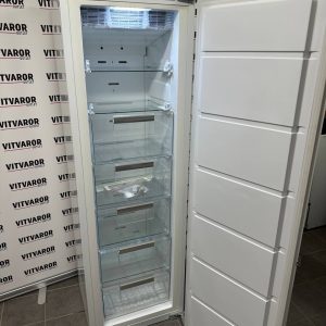 Begagnad Electrolux integrerad frys 204 liter