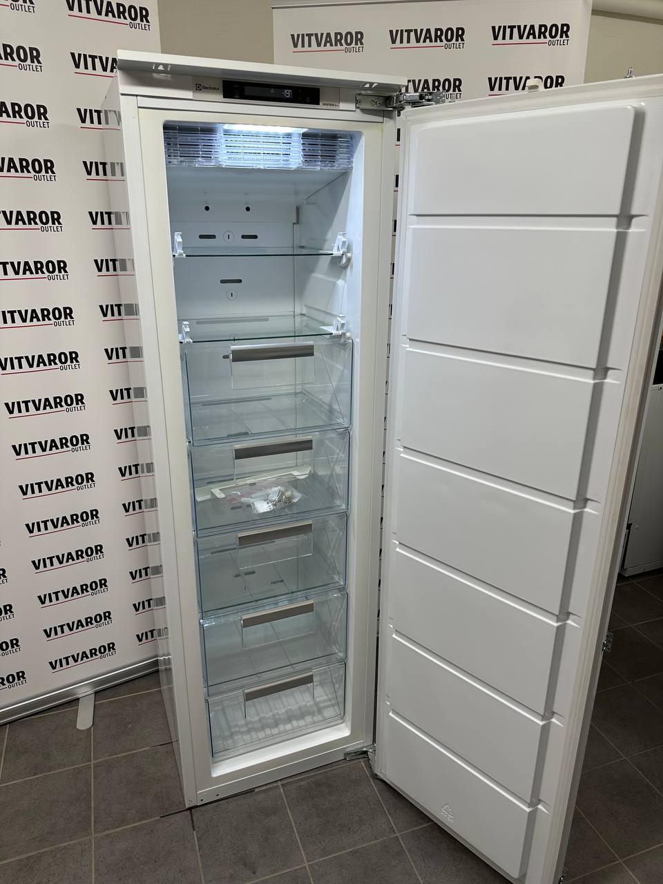 Begagnad Electrolux integrerad frys 204 liter