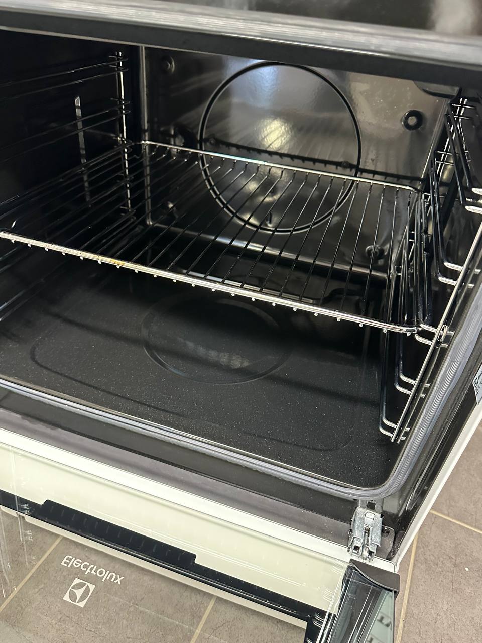 Electrolux EKC4011AOW spis – ugn invändigt