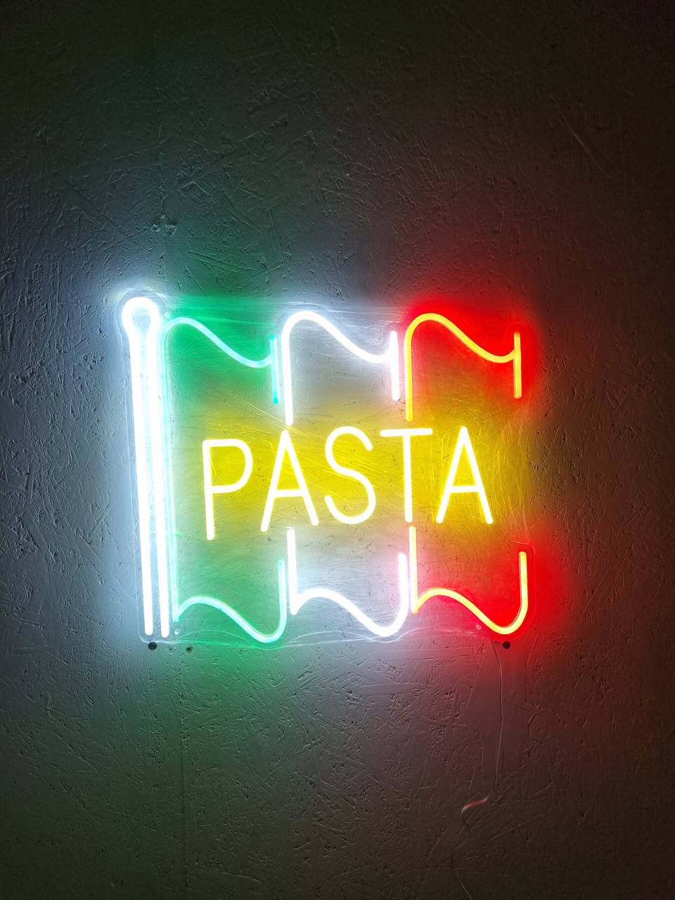 LED neonskylt Pasta 100 × 45 cm i italienska färger