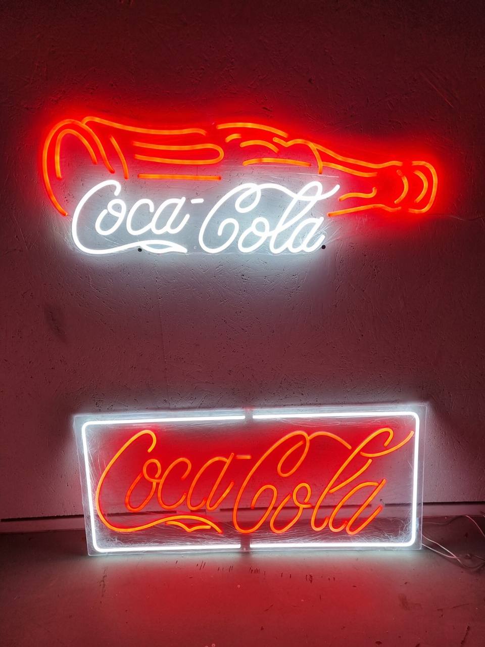 LED neonskylt Coca-Cola i två storlekar