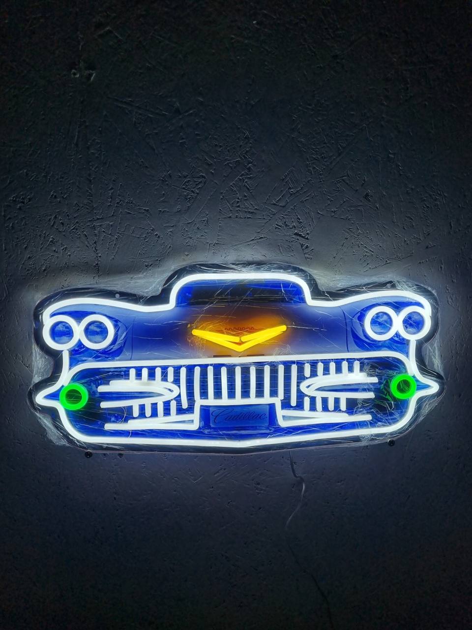 LED neonskylt Cadillac med klassisk amerikansk bilfront
