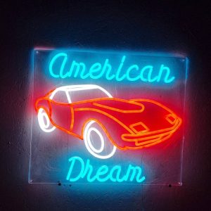 LED neonskylt American Dream 60×52 cm med sportbil