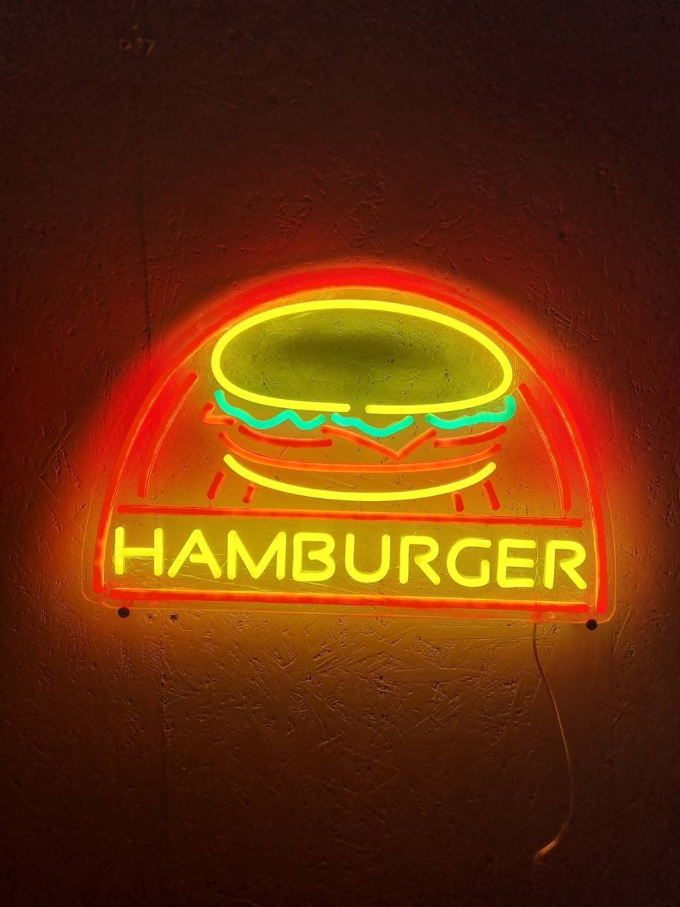 LED neonskylt Hamburger 47×30 cm med färgstark belysning