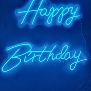 Birthday LED neonskylt med RGB färgeffekt
