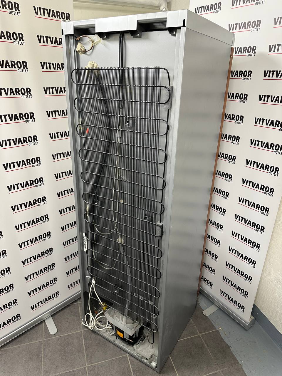 Baksida på Electrolux ERC3711WS vinkyl