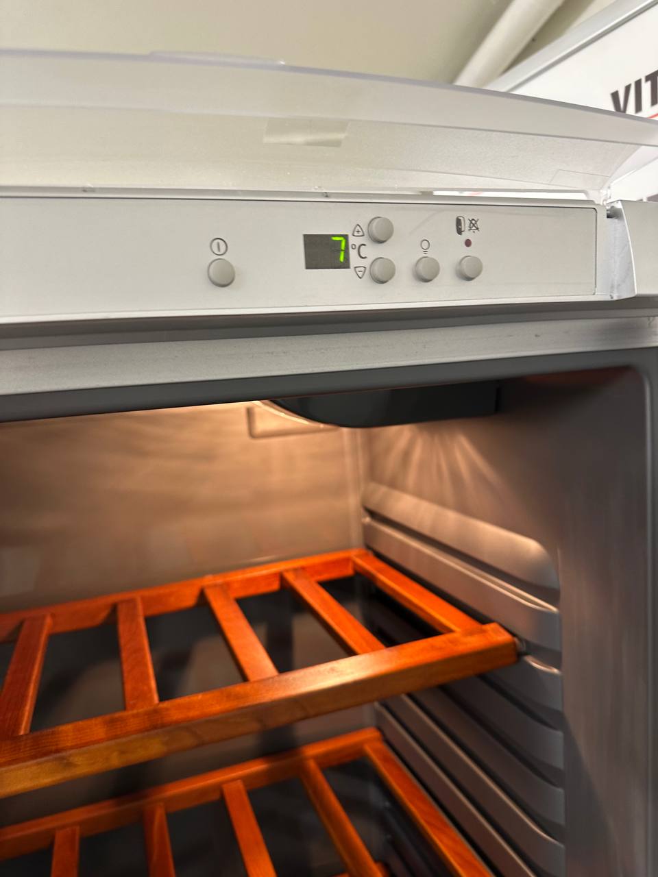 Temperaturdisplay på begagnad Electrolux vinkyl