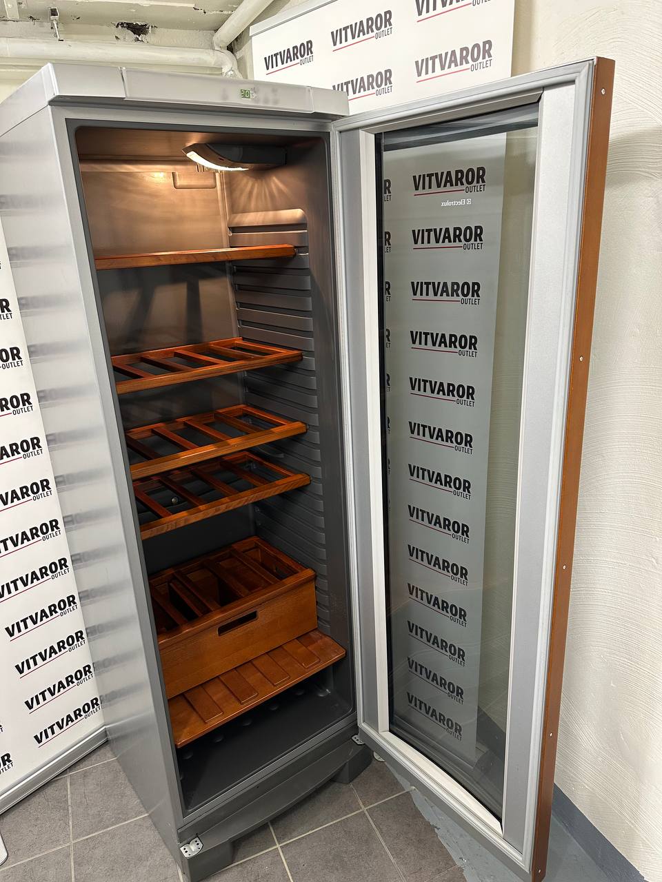 Electrolux ERC3711WS vinkyl med glasdörr