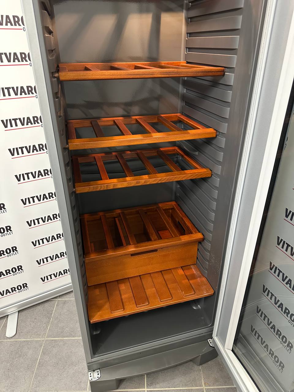 Electrolux vinkyl 361 liter invändigt