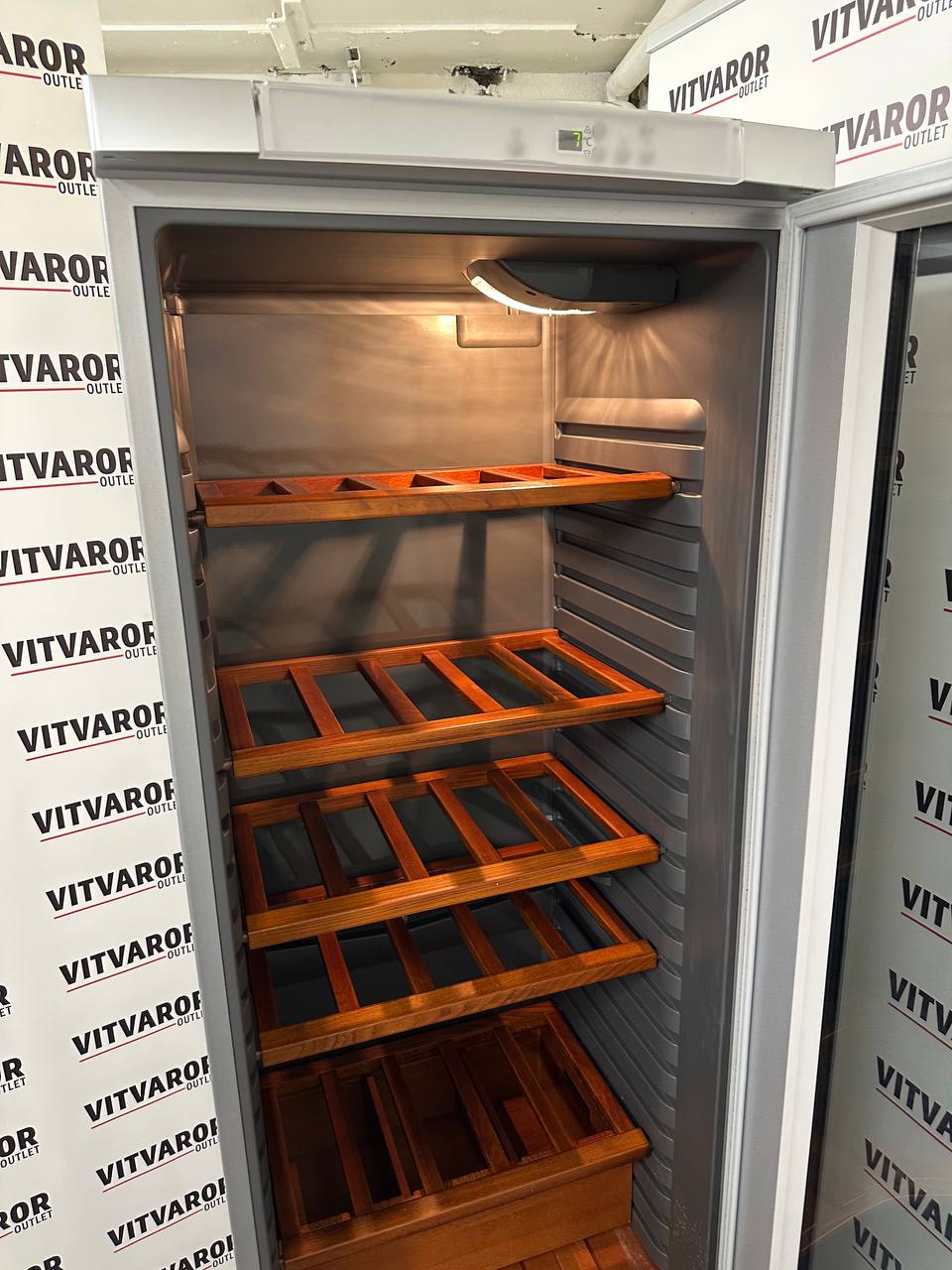 Träinredning i Electrolux ERC3711WS vinkyl