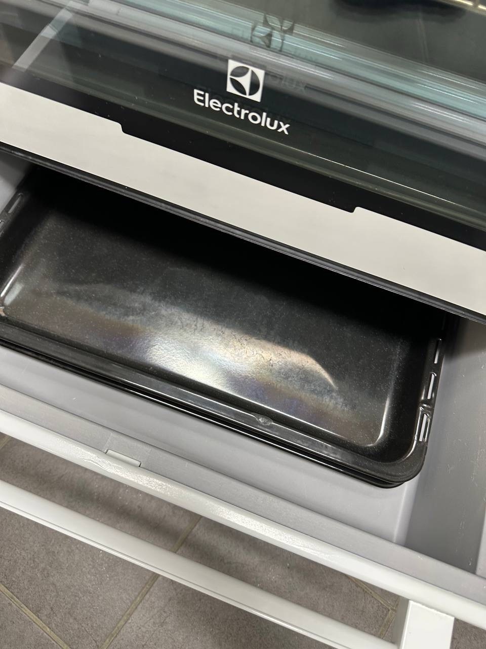 Begagnad Electrolux EKC7051BOW spis 70 cm – glaskeramik & varmluft - Bild 6