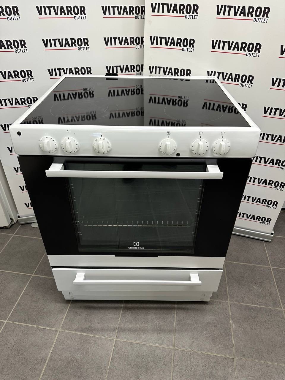 Begagnad Electrolux EKC7051BOW spis 70 cm – glaskeramik & varmluft