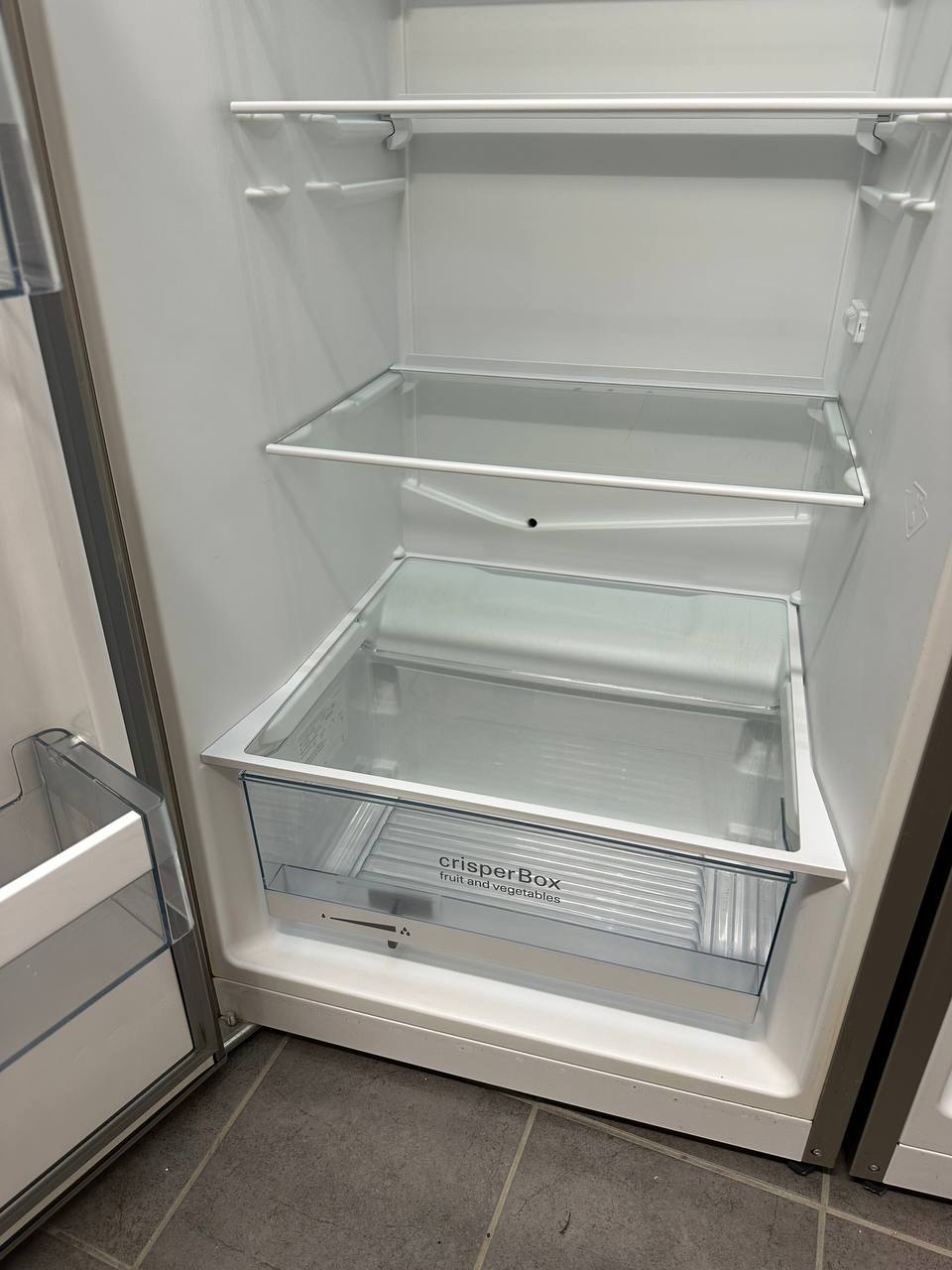 Siemens kylskåp med CrisperBox och glashyllor