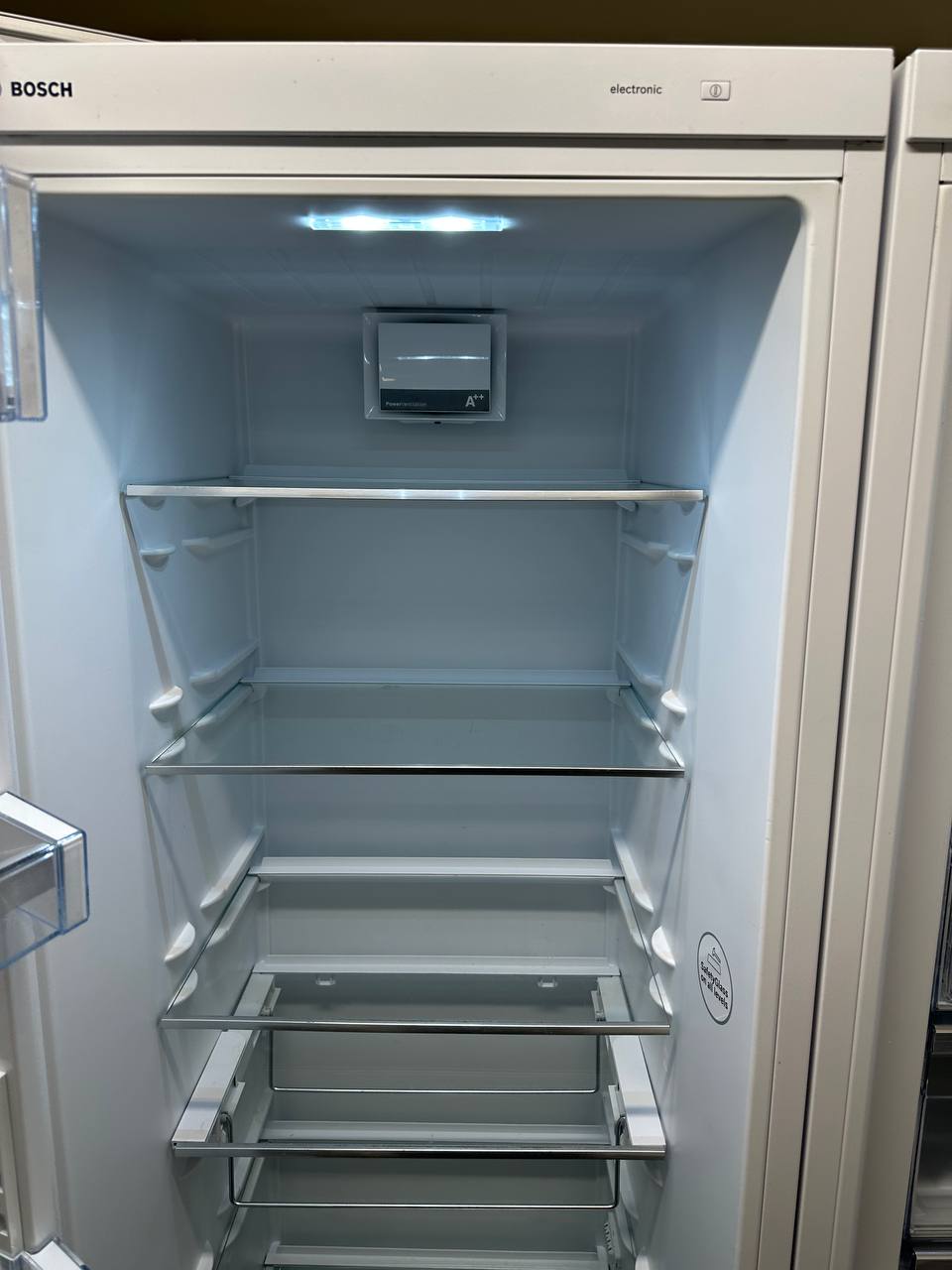 Bosch kylskåp med VitaFresh Plus och PowerVentilation