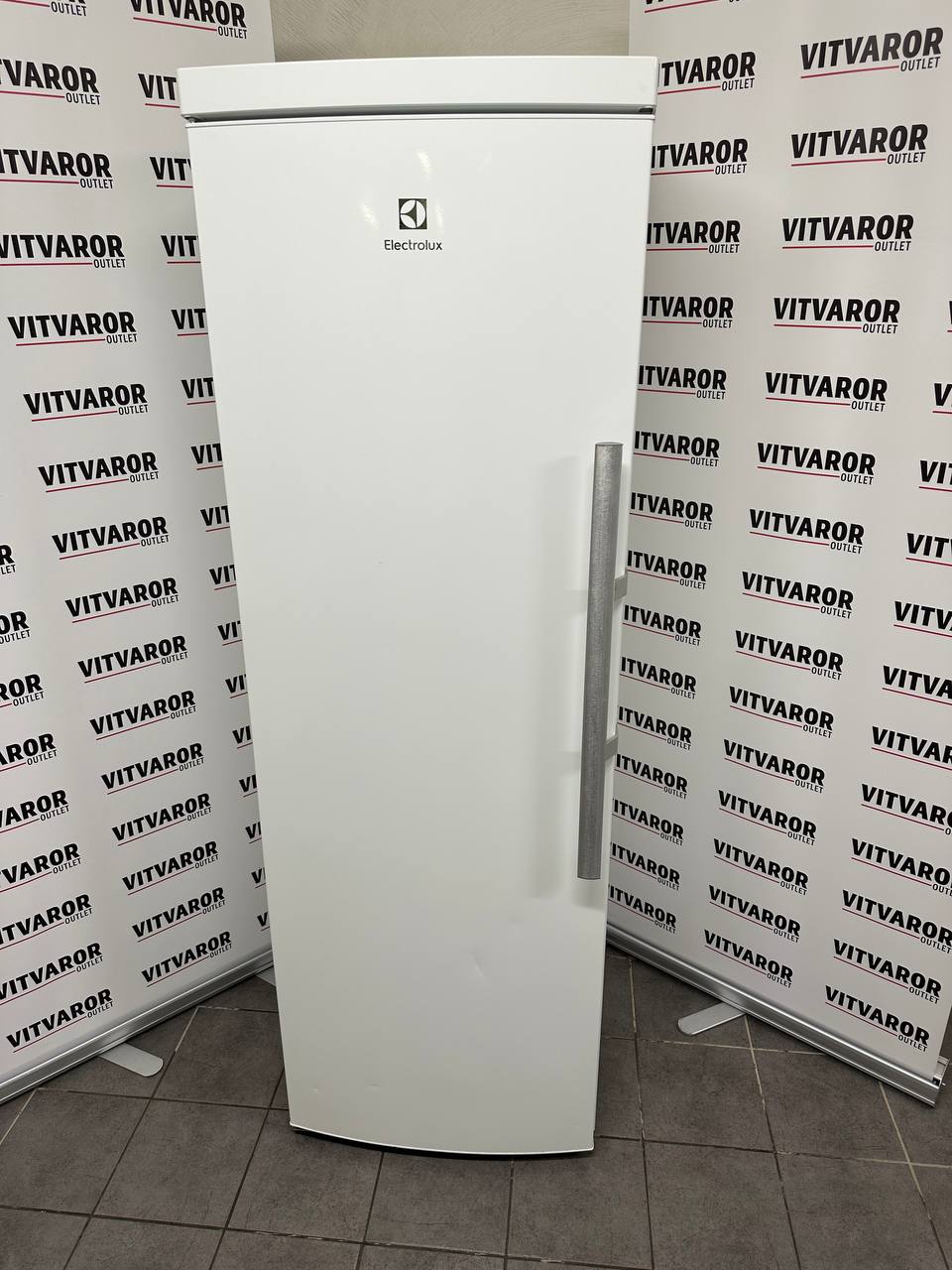 Begagnat Electrolux frysskåp NoFrost EUE2664MFW 223 L
