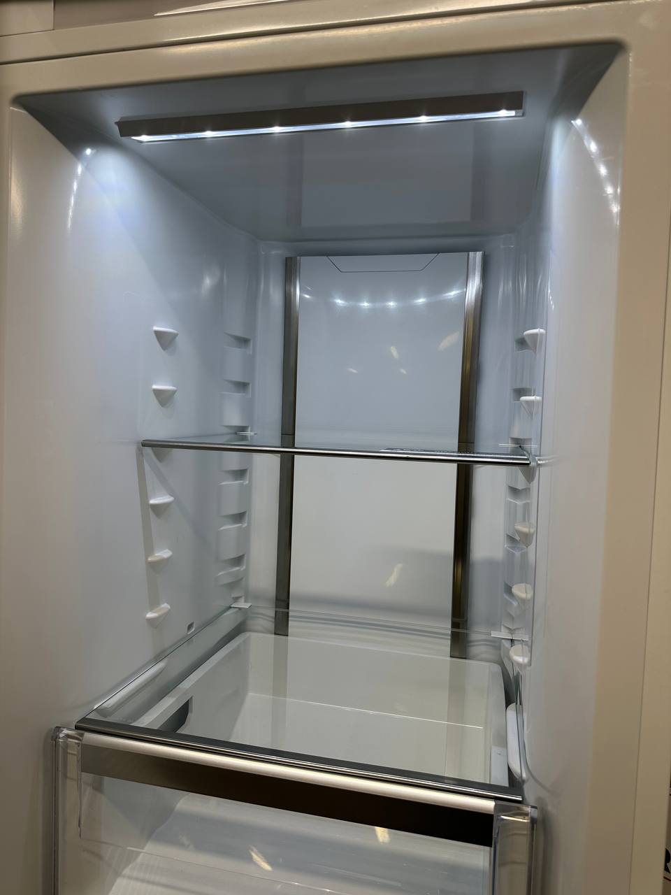 Begagnad Electrolux EUE2664MFW frysskåp 223 L – NoFrost, A++ - Bild 3