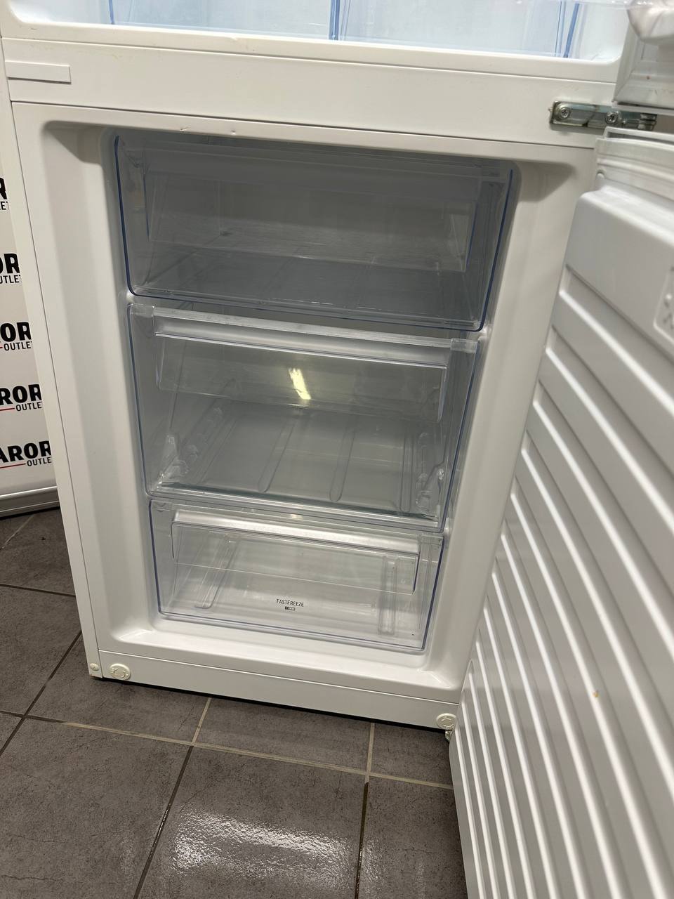 Electrolux EN3200MHW frys med tre fryslådor