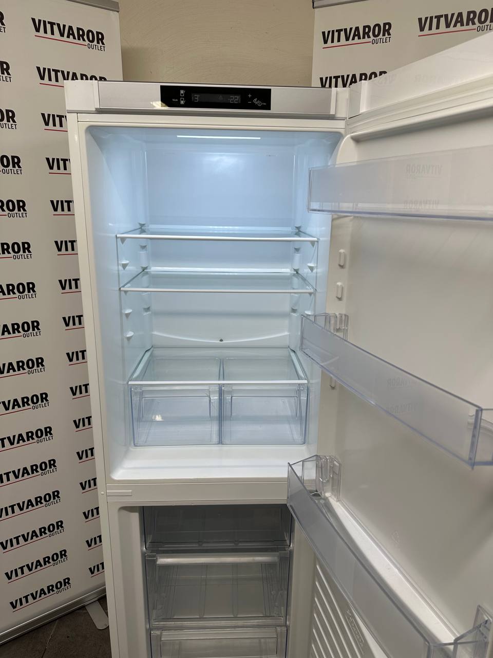 Electrolux EN3200MHW kylskåp med LED-belysning