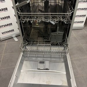 Elvita CDM2601V diskmaskin med öppen lucka och två diskkorgar