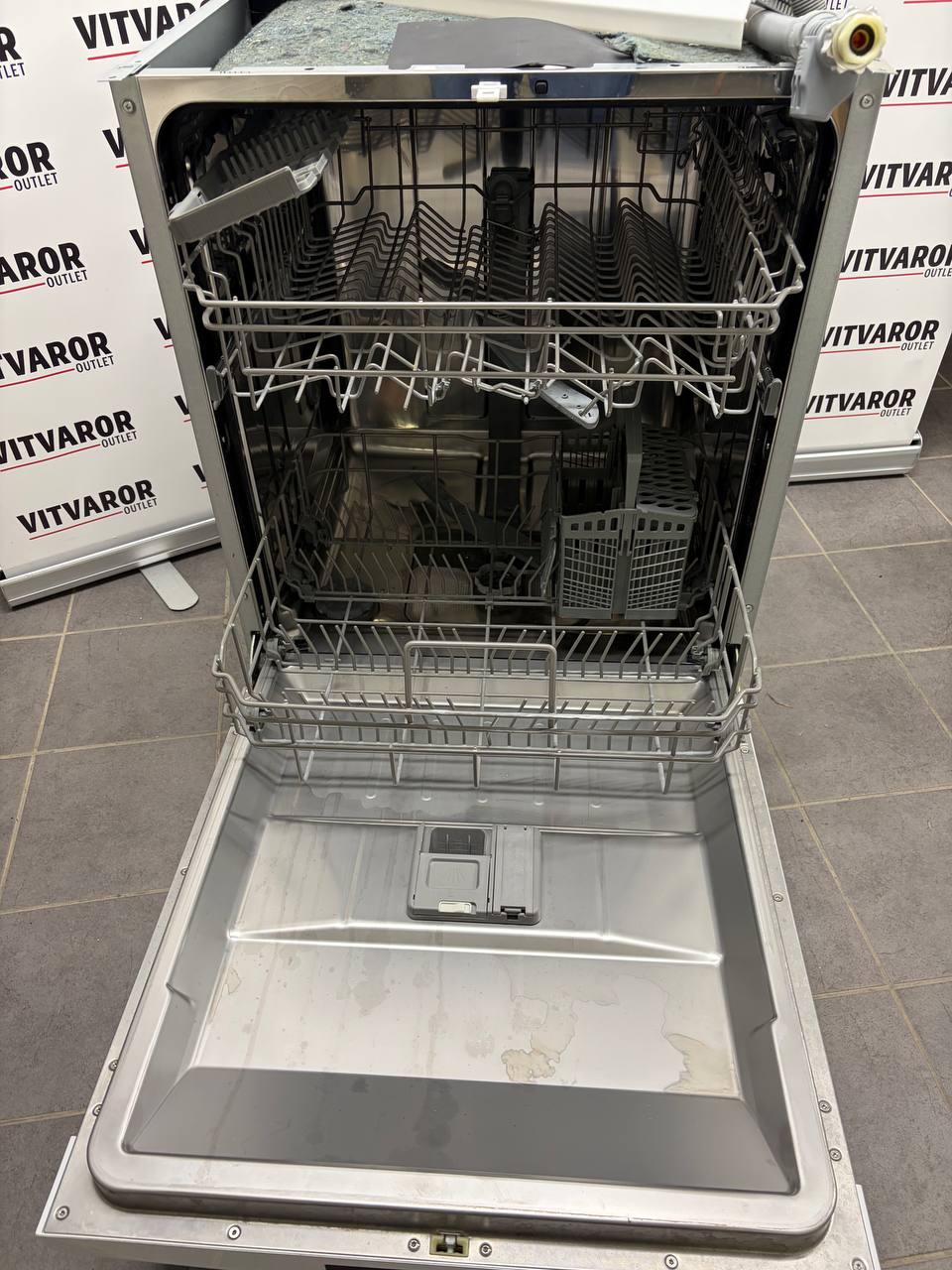 Elvita CDM2601V diskmaskin med öppen lucka och två diskkorgar