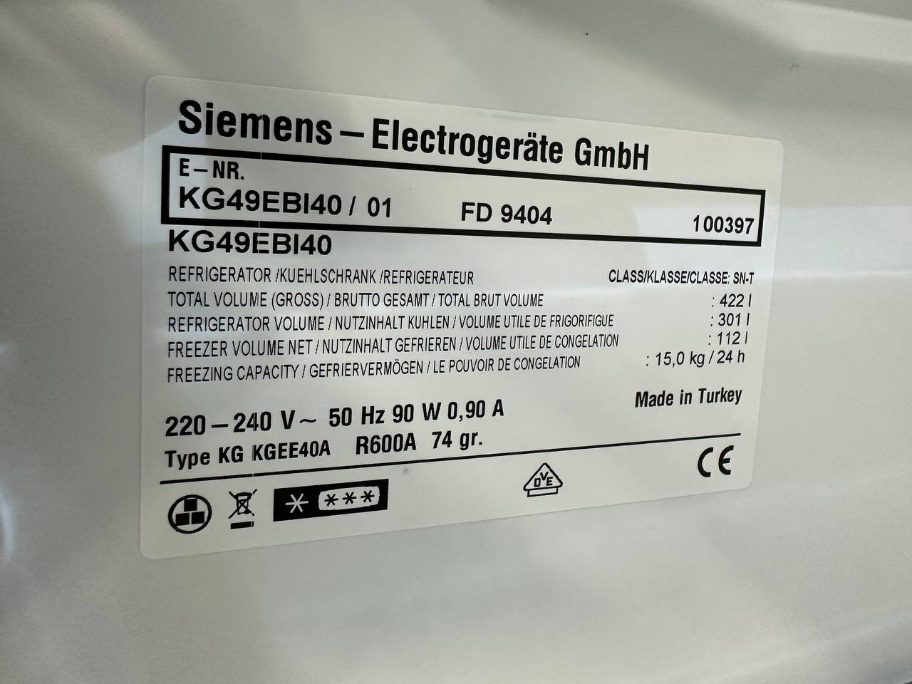 Siemens KG49EBI40 typskylt med kylvolym 301 liter och frysvolym 112 liter