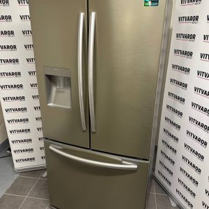 Samsung French Door kyl/frys i rostfri finish fotograferad från sidan